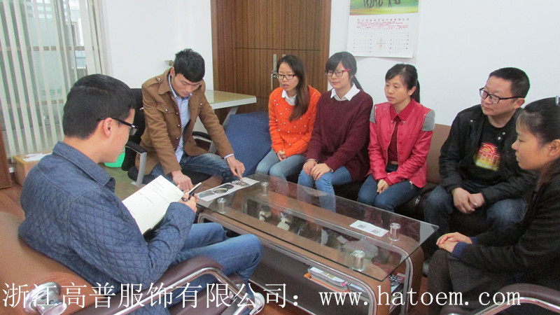 義烏市“清山河，美商城”，20年老帽廠黨員參加義工活動