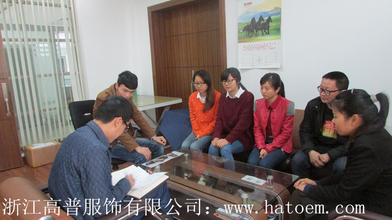 義烏市“清山河，美商城”，20年老帽廠黨員參加義工活動