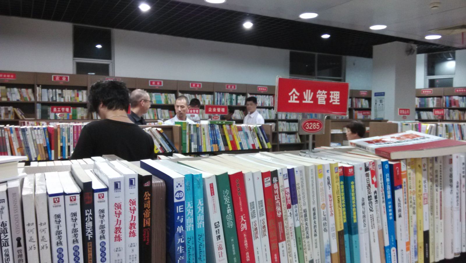 定制帽子廠小編：如何讀書？